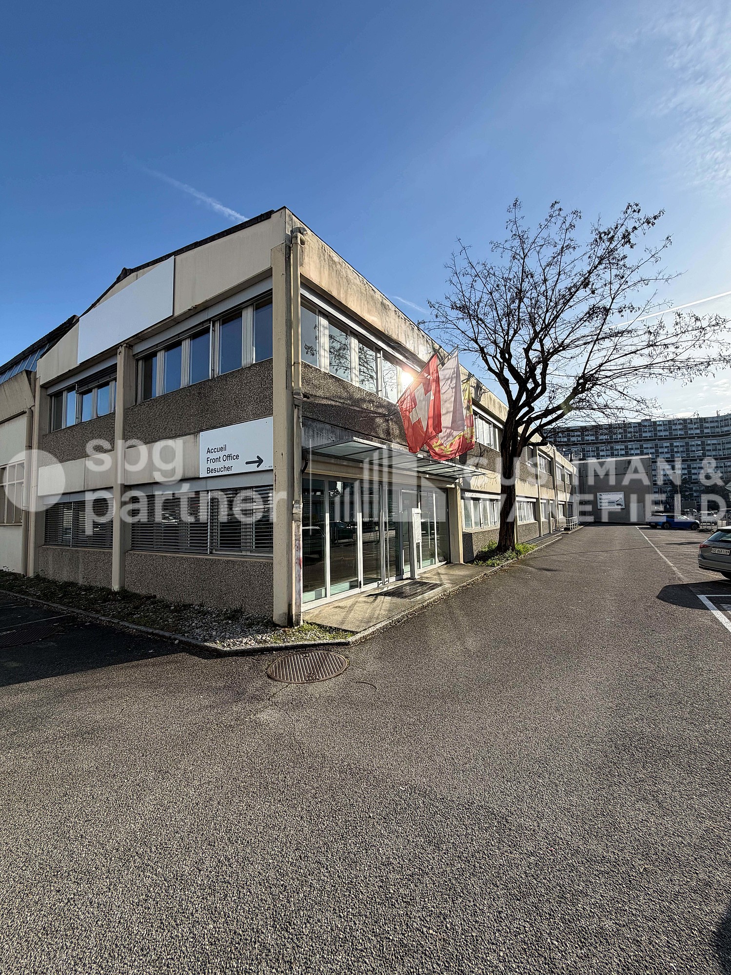 312m² arcade
