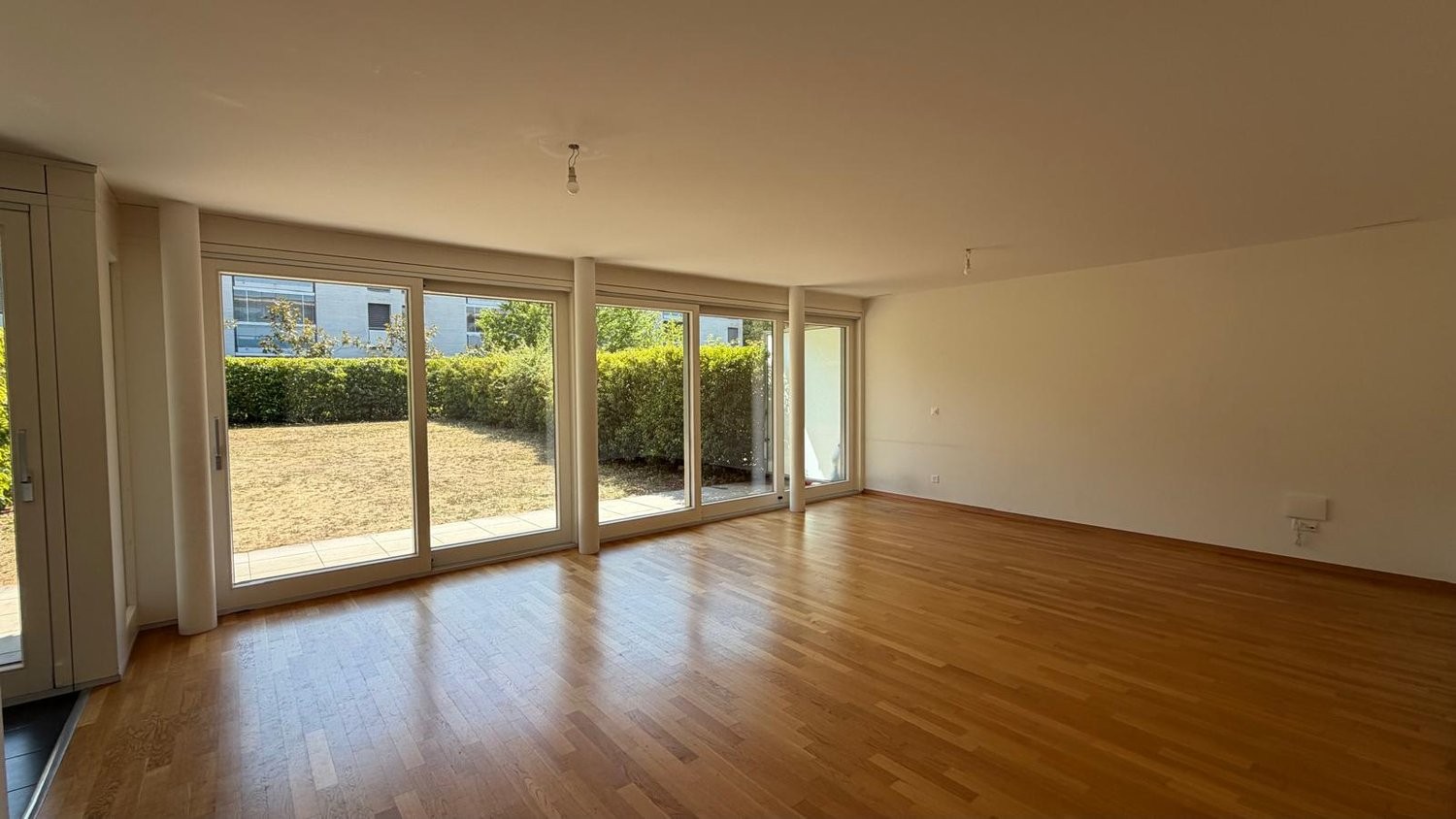 5 rooms apartment