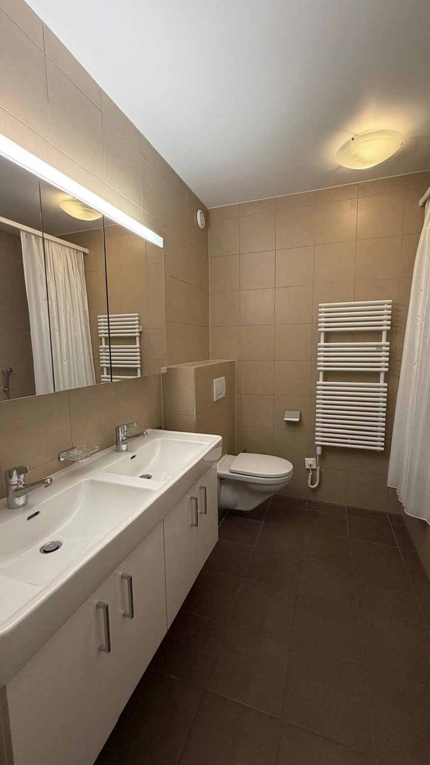 5 rooms apartment