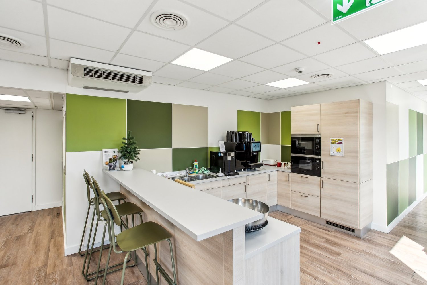 650m² office