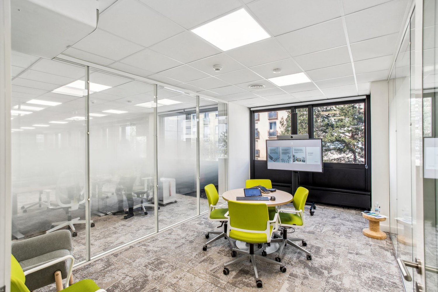 650m² office