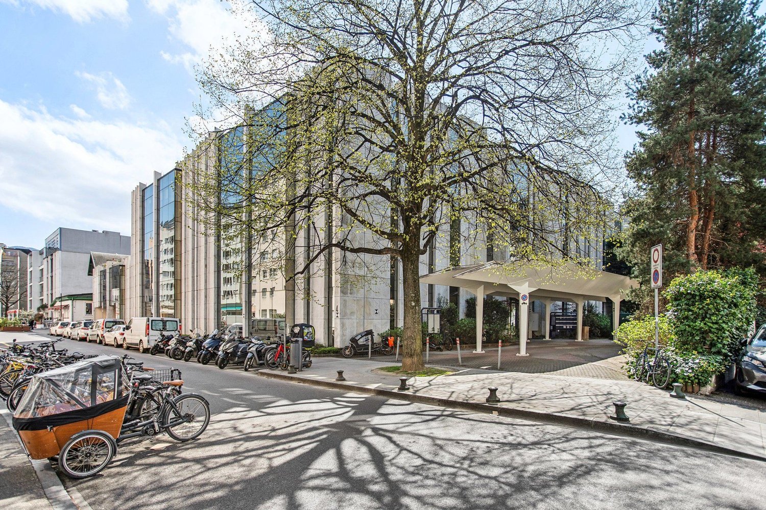 650m² office