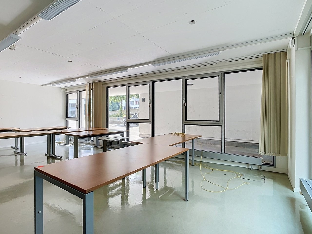 860m² commercial