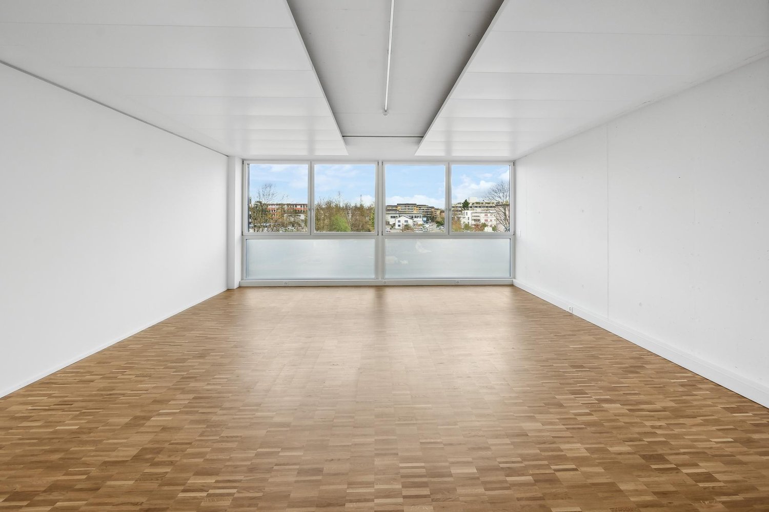 140m² office