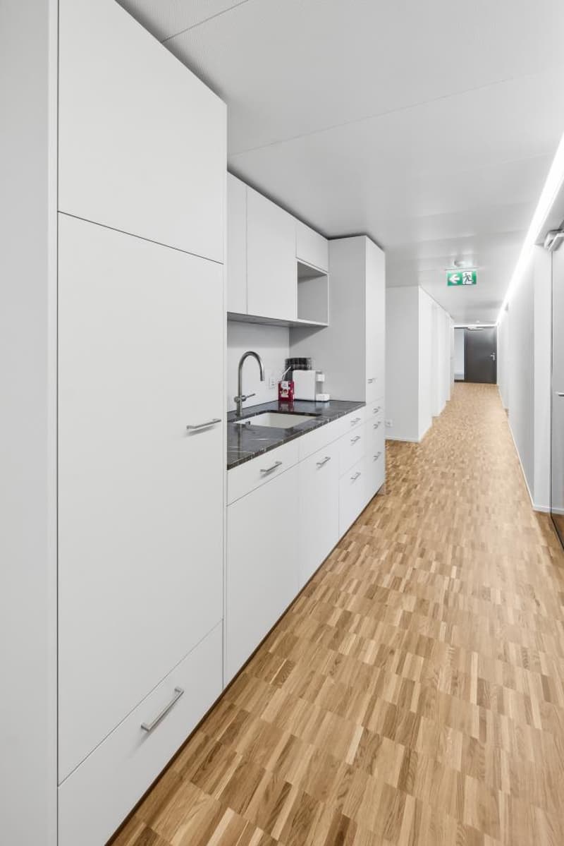 140m² office