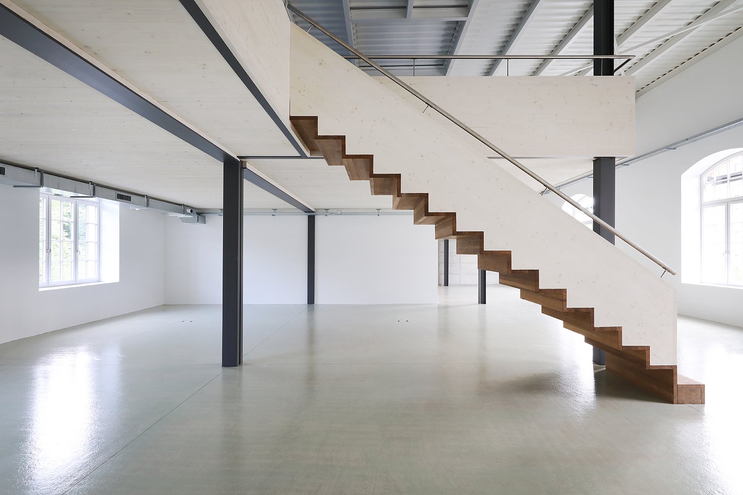 282m² office