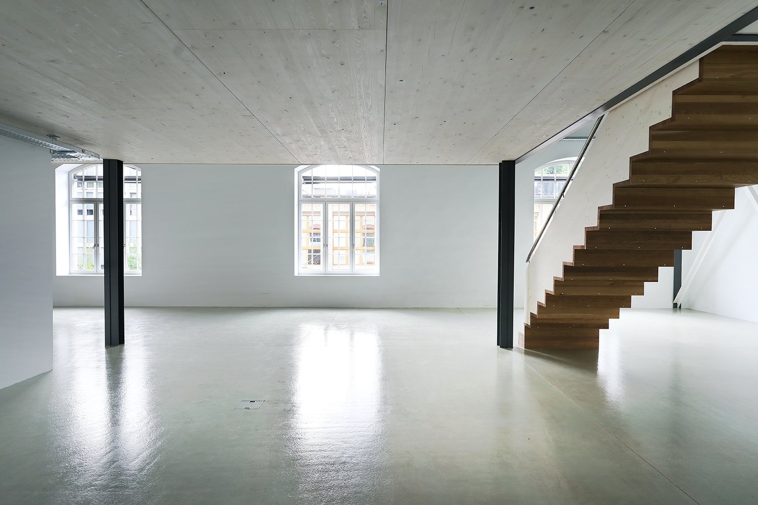 282m² office