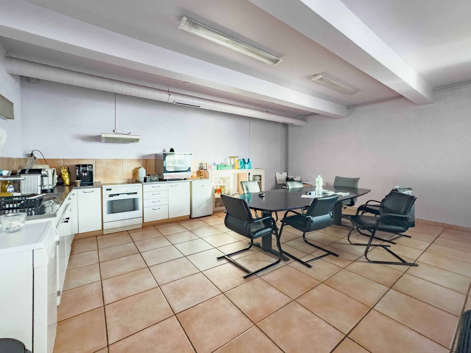 650m² commercial