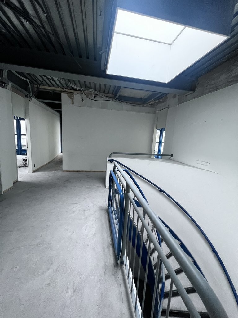 220m² office