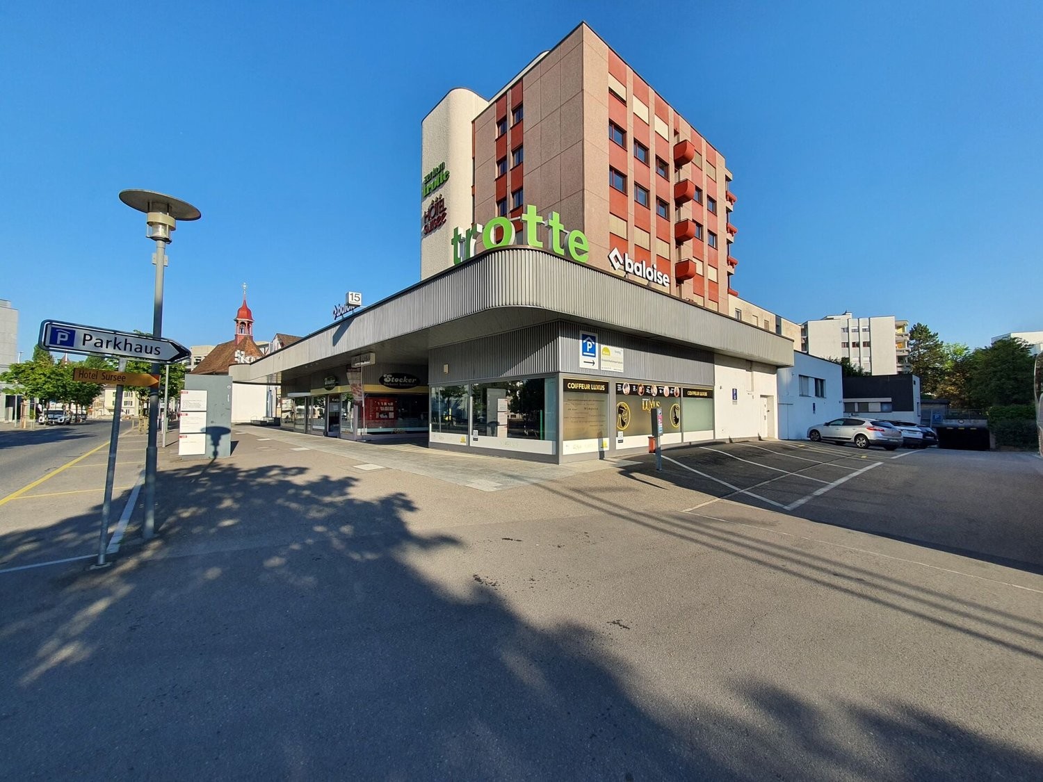141m² shop
