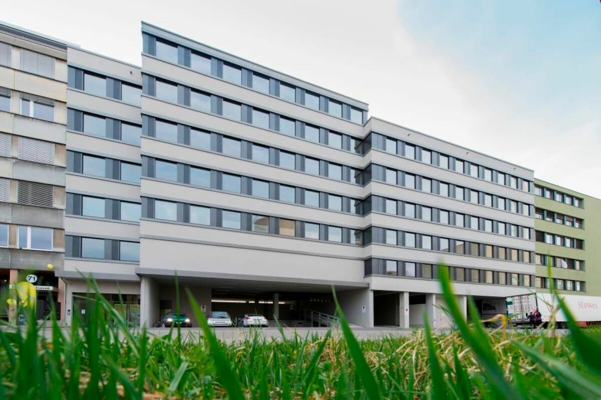 699m² office