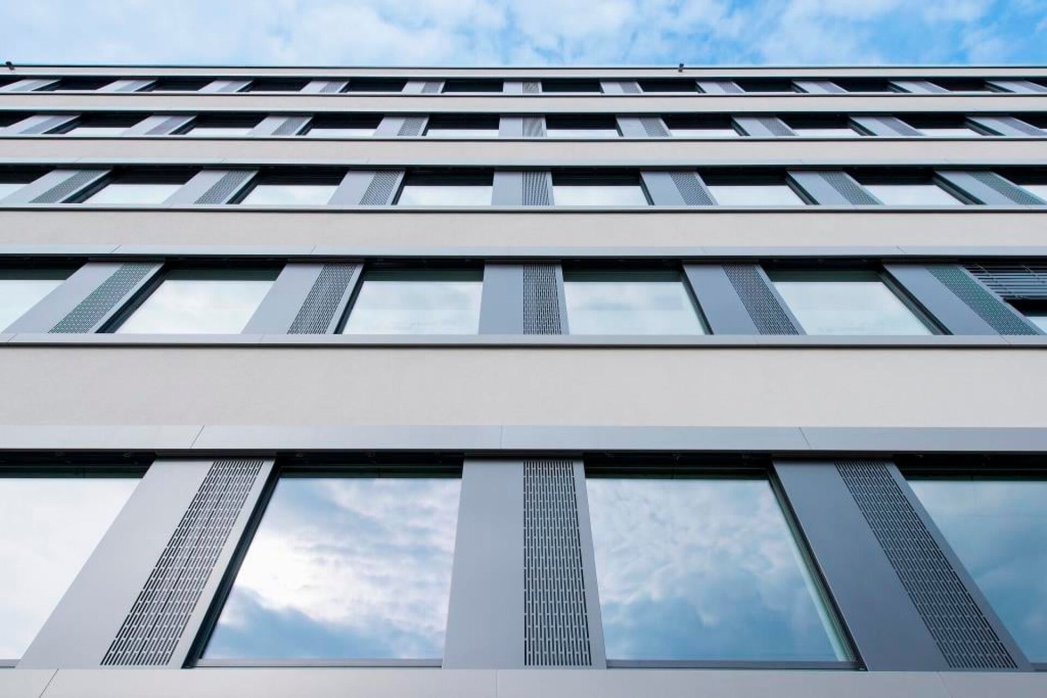 699m² office