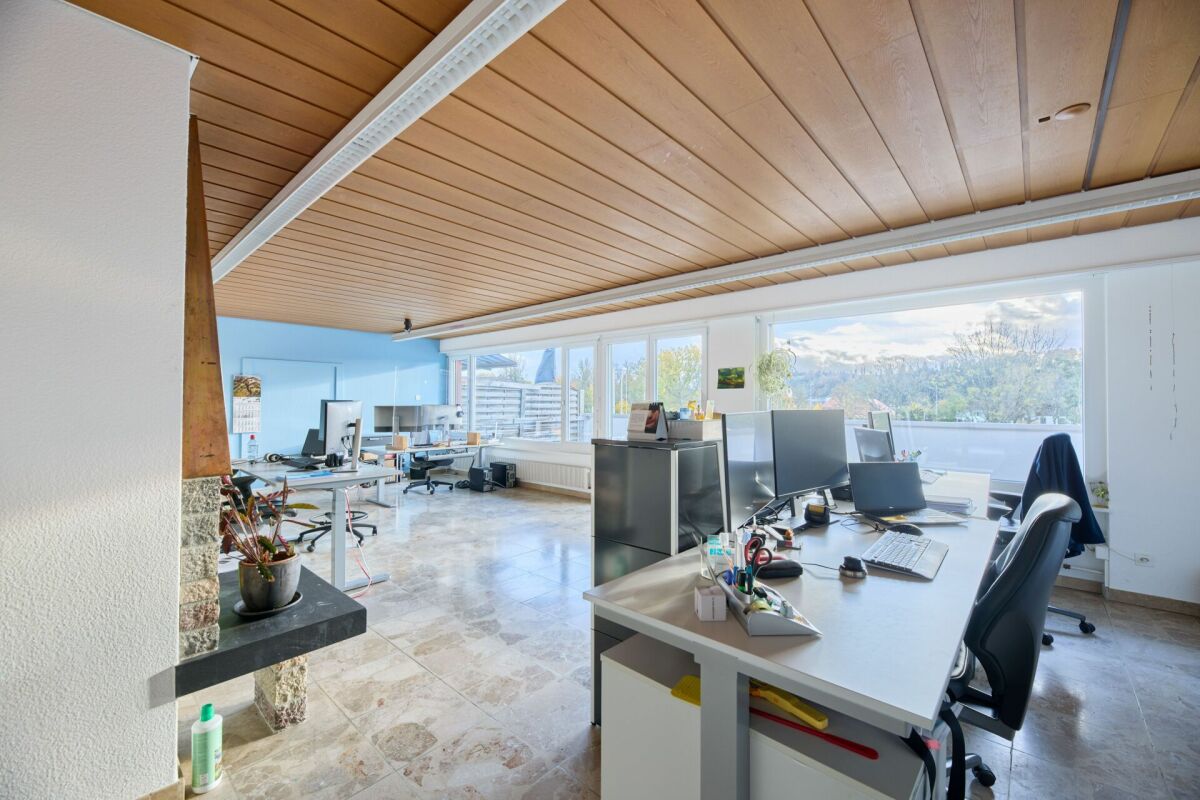 209m² office