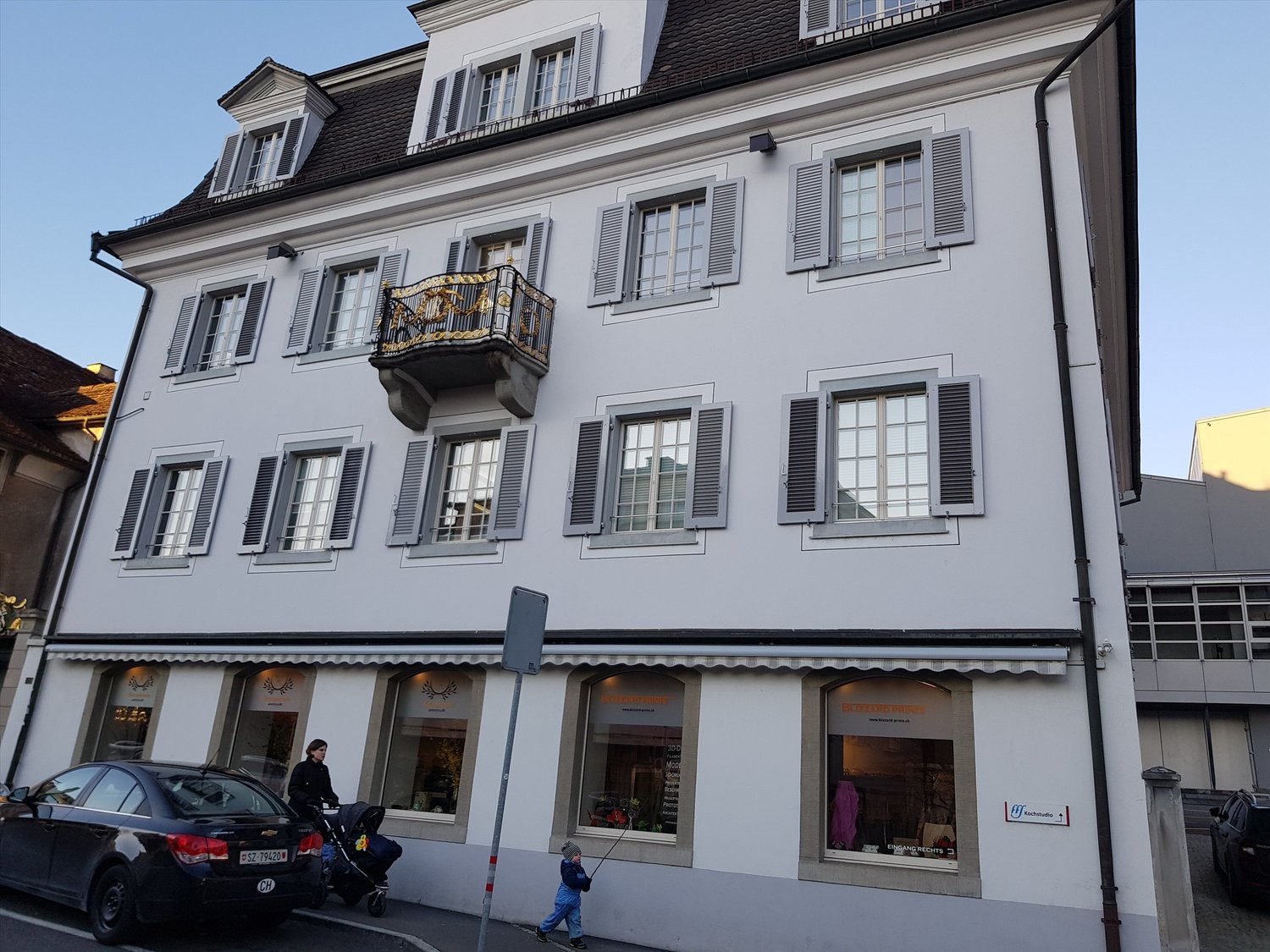 160m² shop
