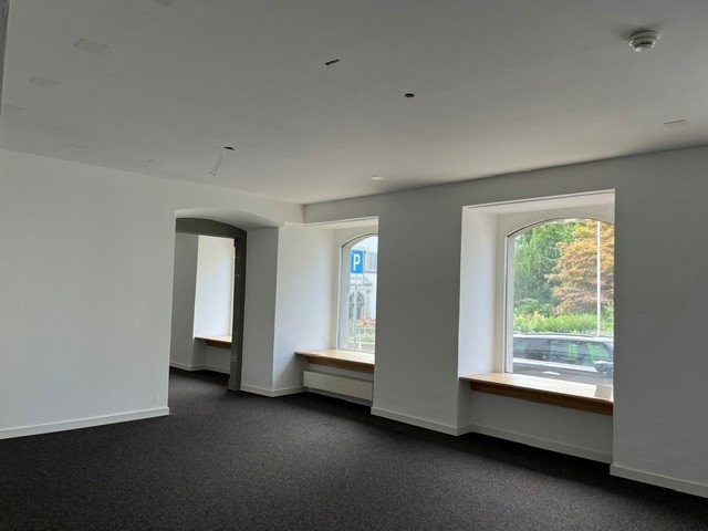 160m² shop