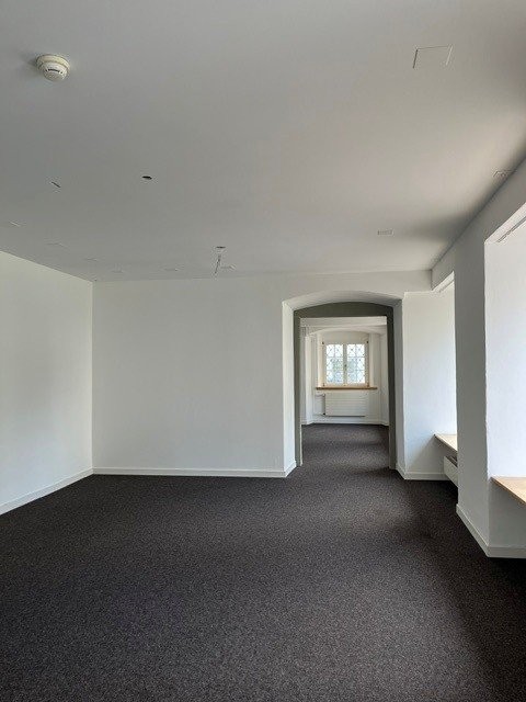 160m² shop
