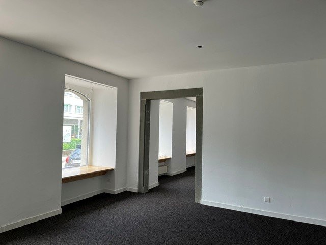 160m² shop