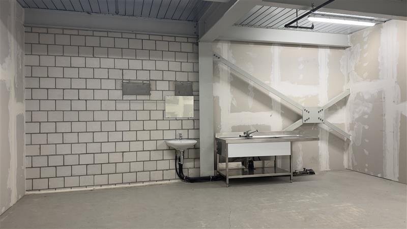 40m² storage room