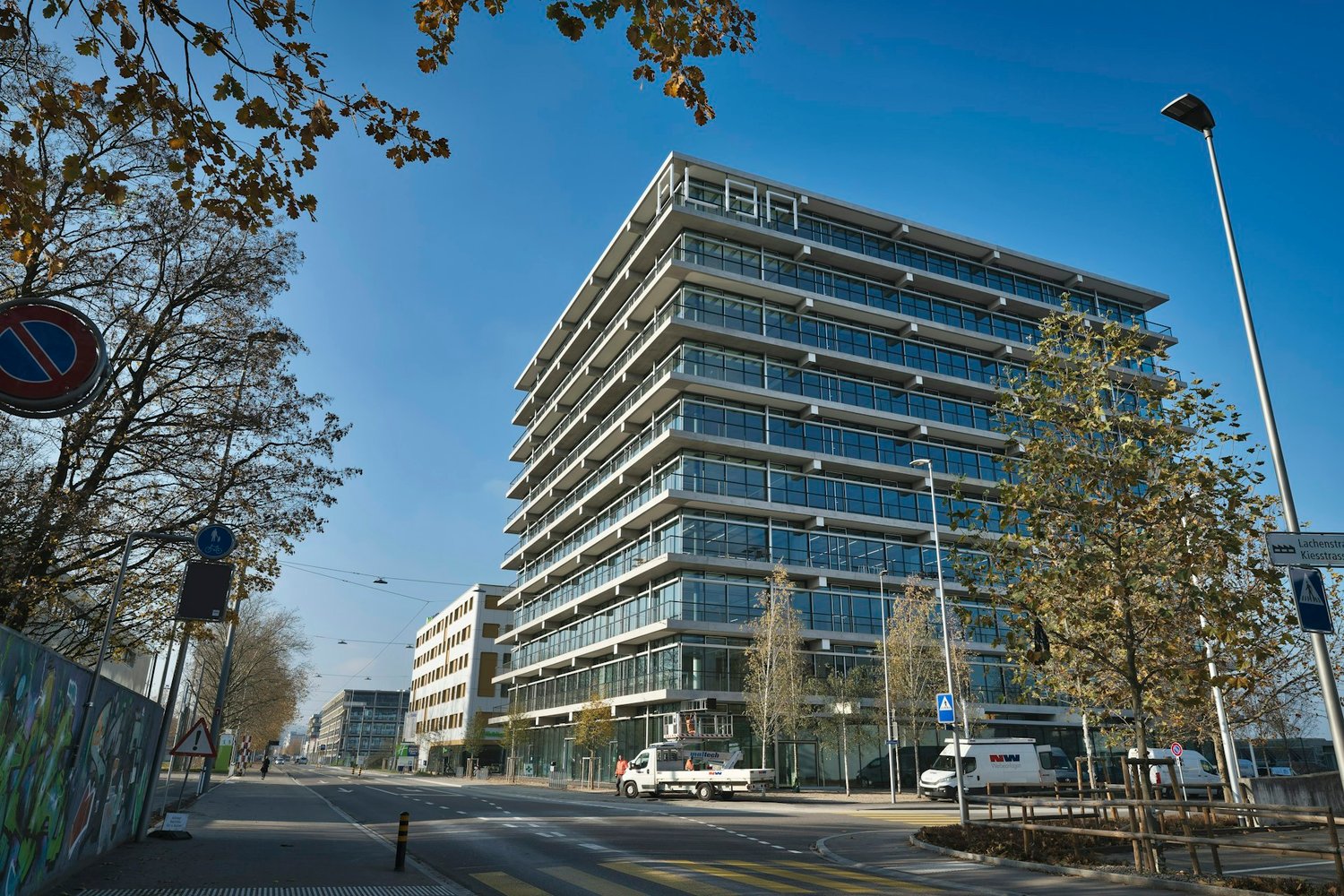 720m² office