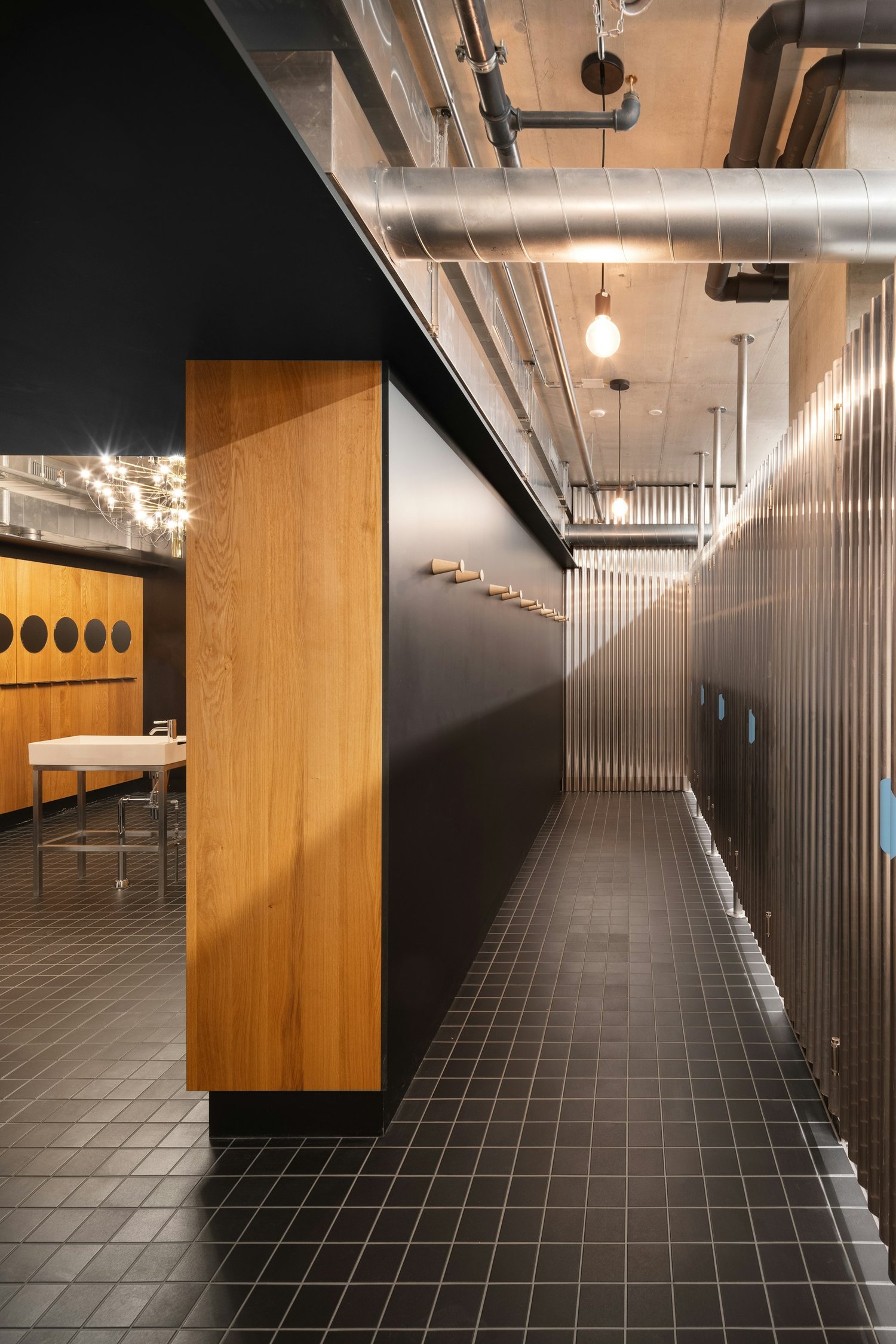720m² office