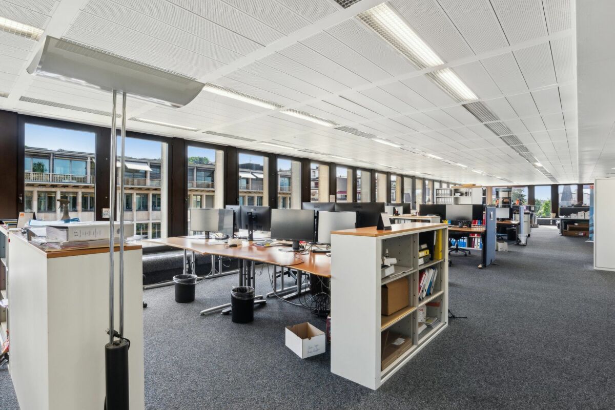 500m² office