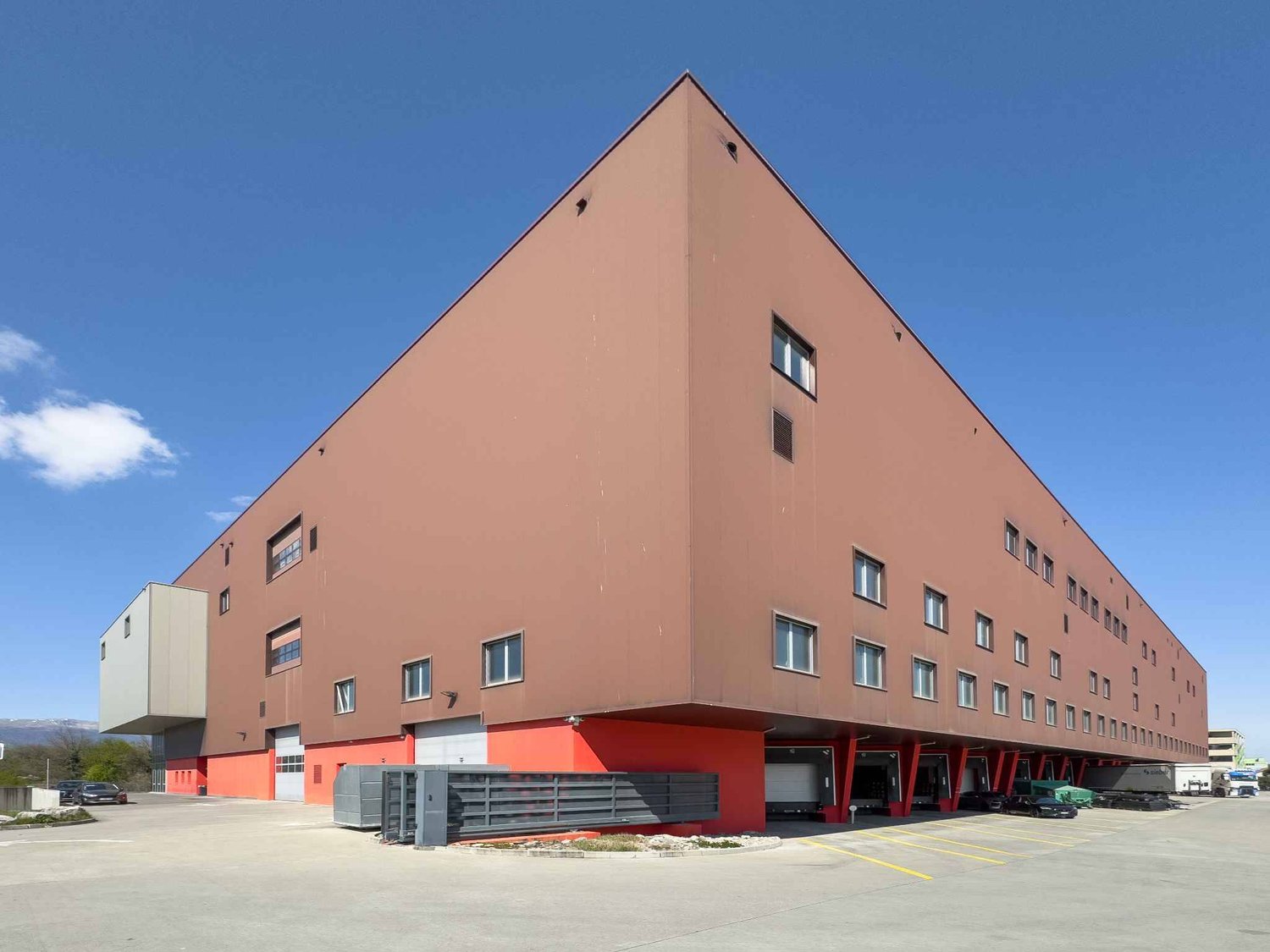 2157m² commercial