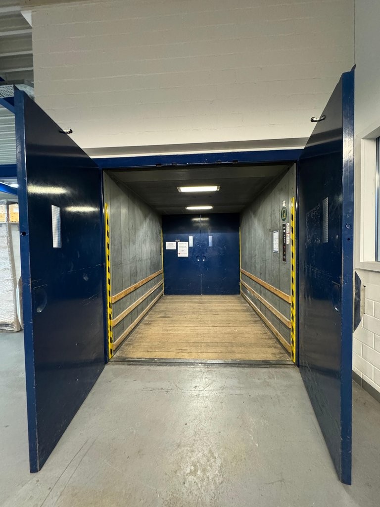 605m² commercial