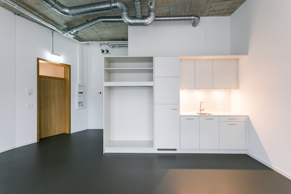 60m² commercial