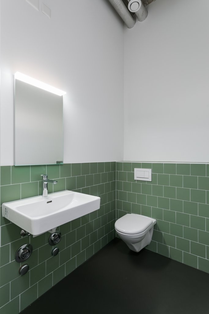 60m² commercial