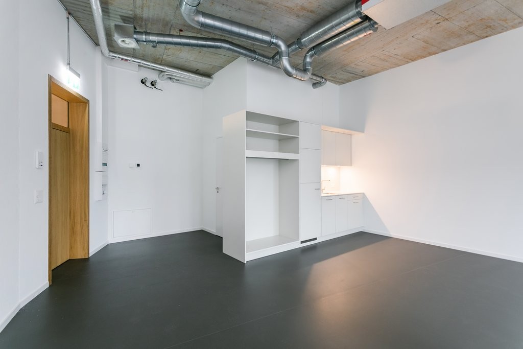60m² commercial