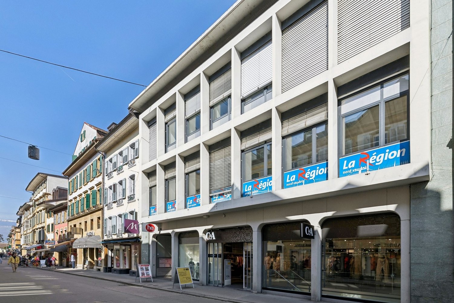 260m² office
