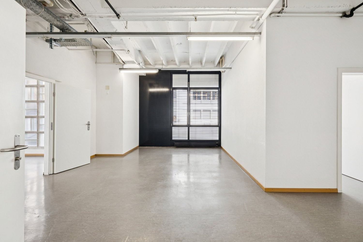 260m² office