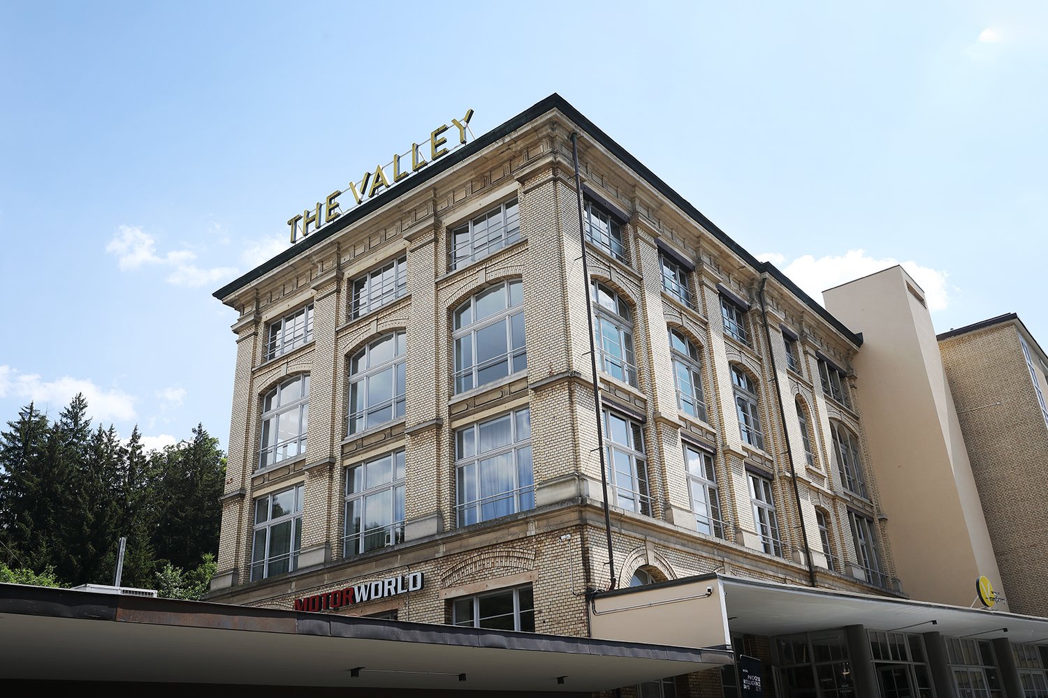 560m² commercial