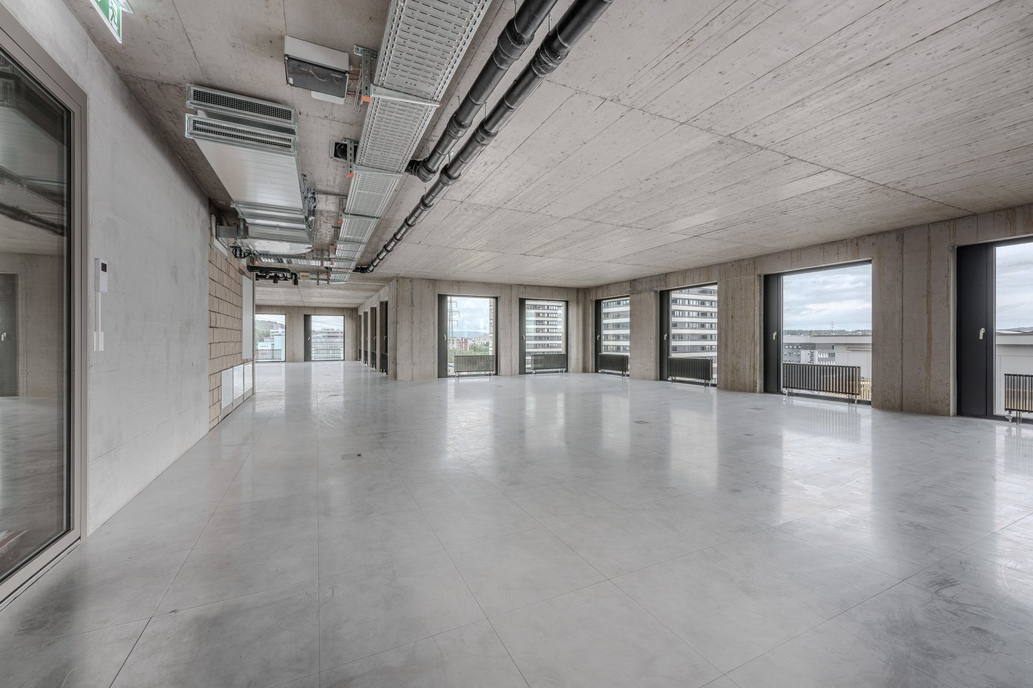 179m² office