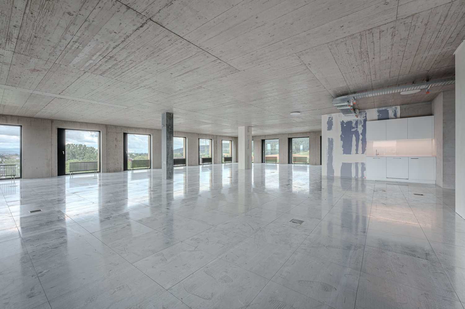 179m² office
