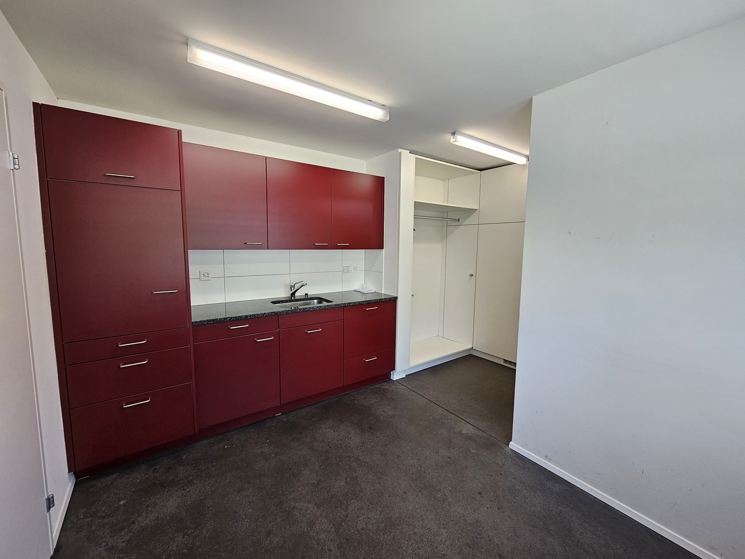 157m² commercial