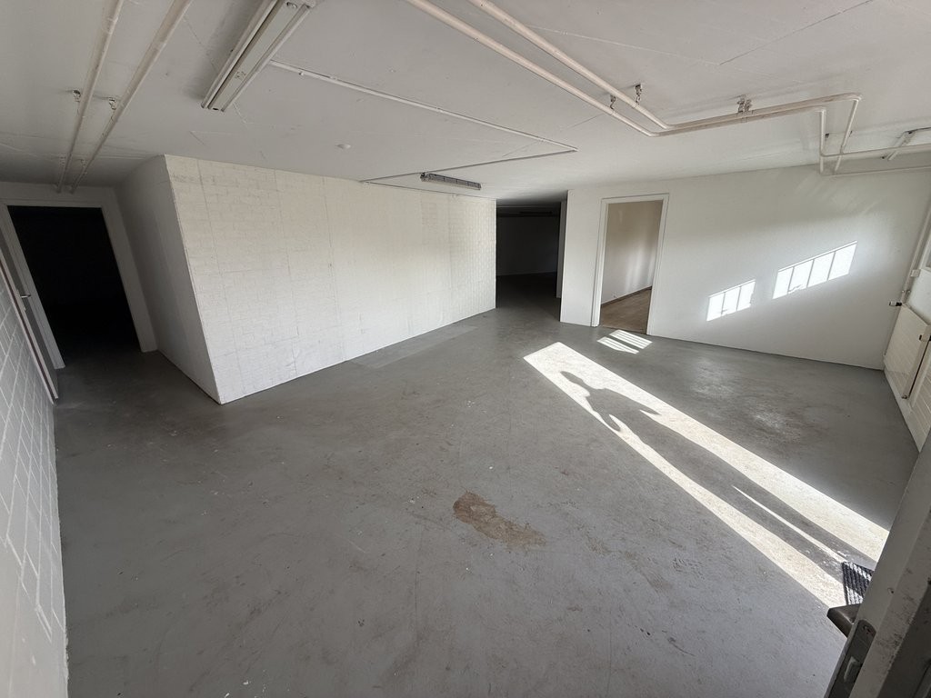 205m² storage room