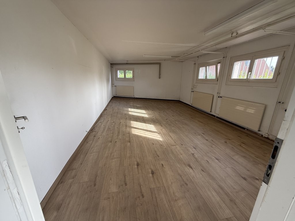 205m² storage room