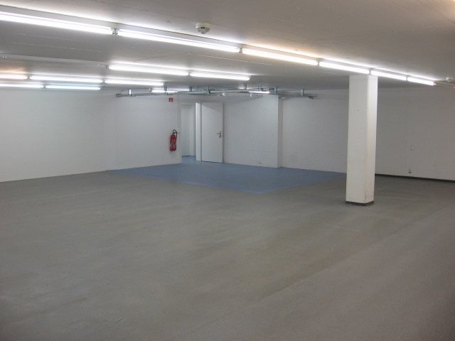 152m² storage room