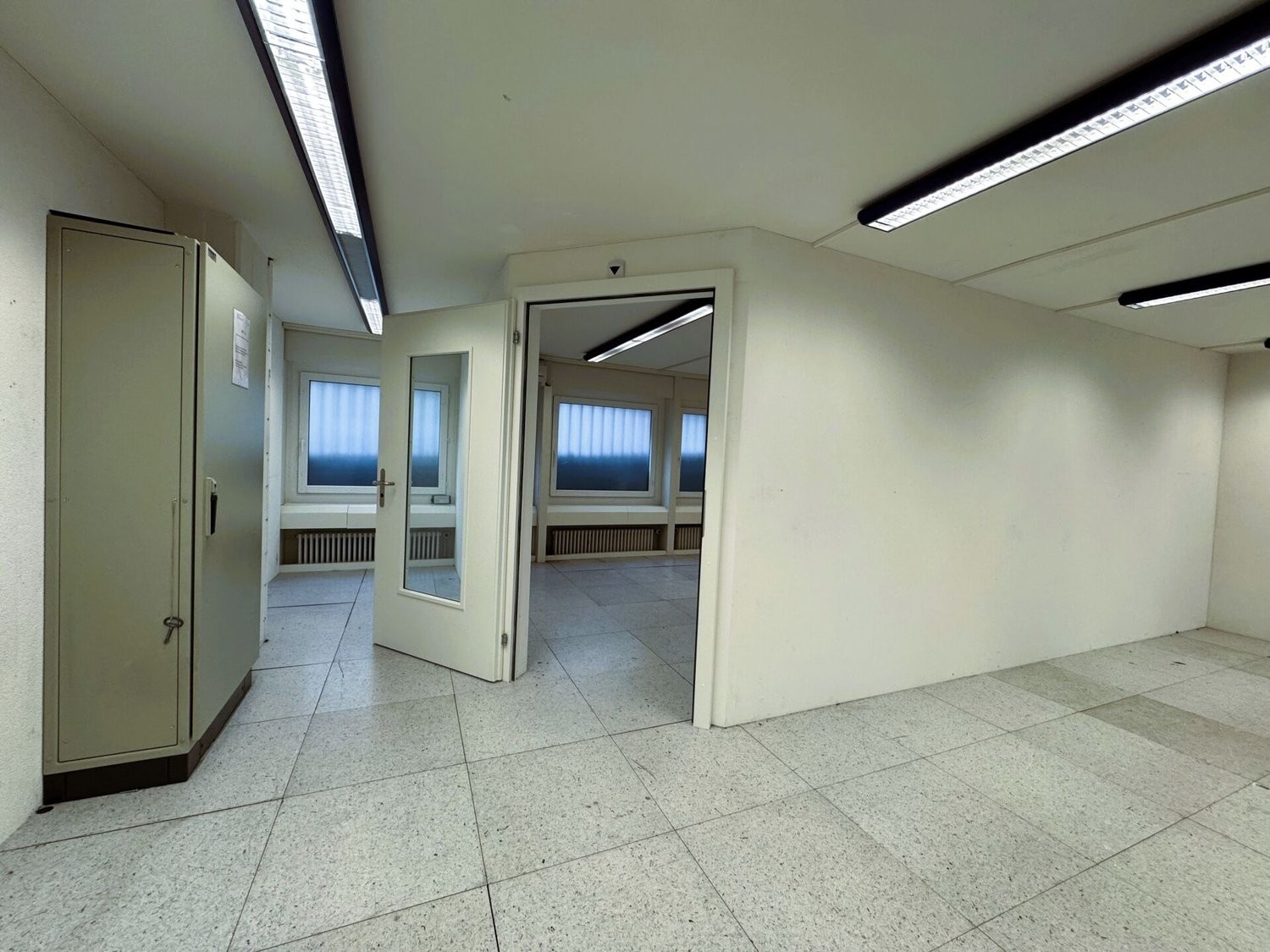 97m² commercial