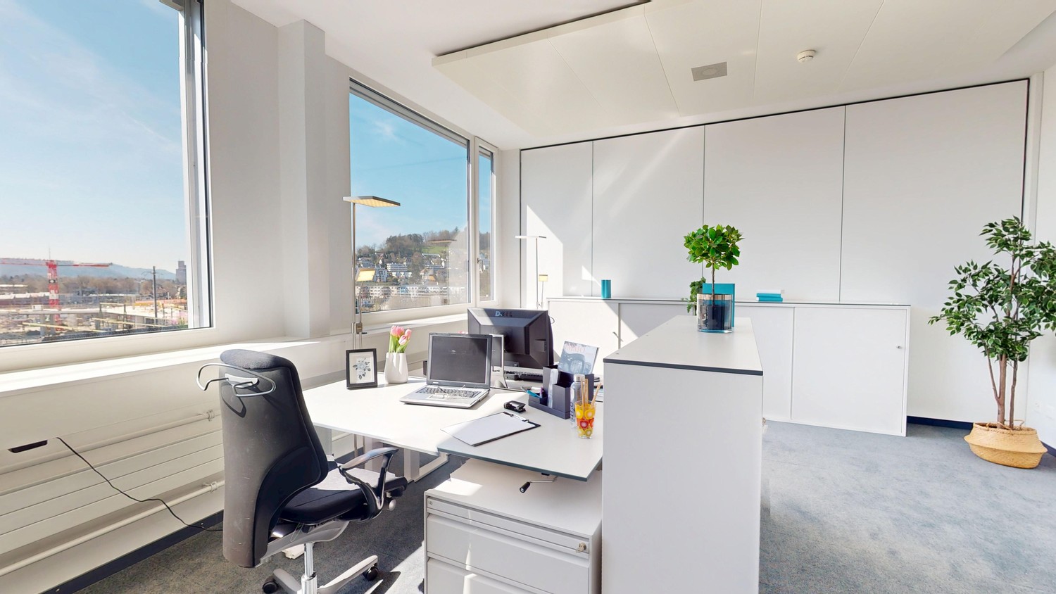 307m² office