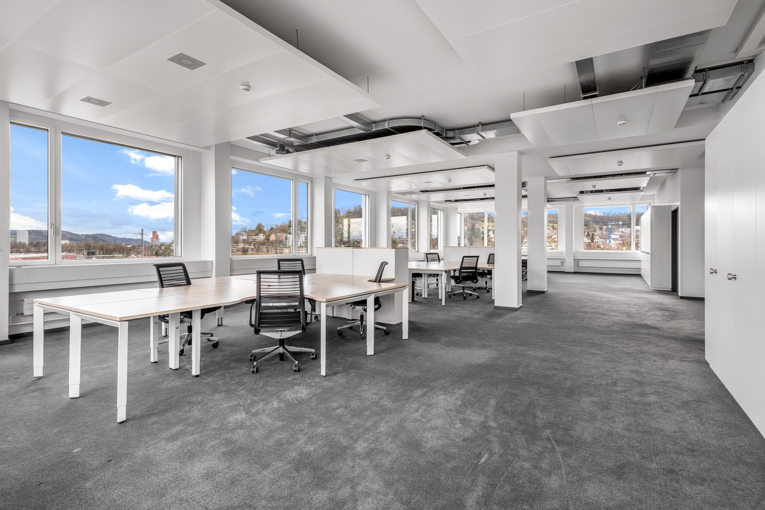 307m² office