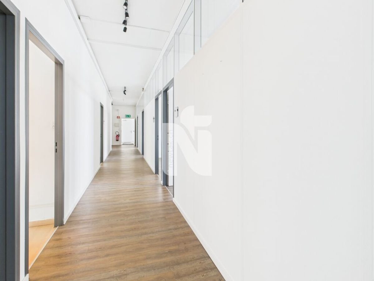 600m² office