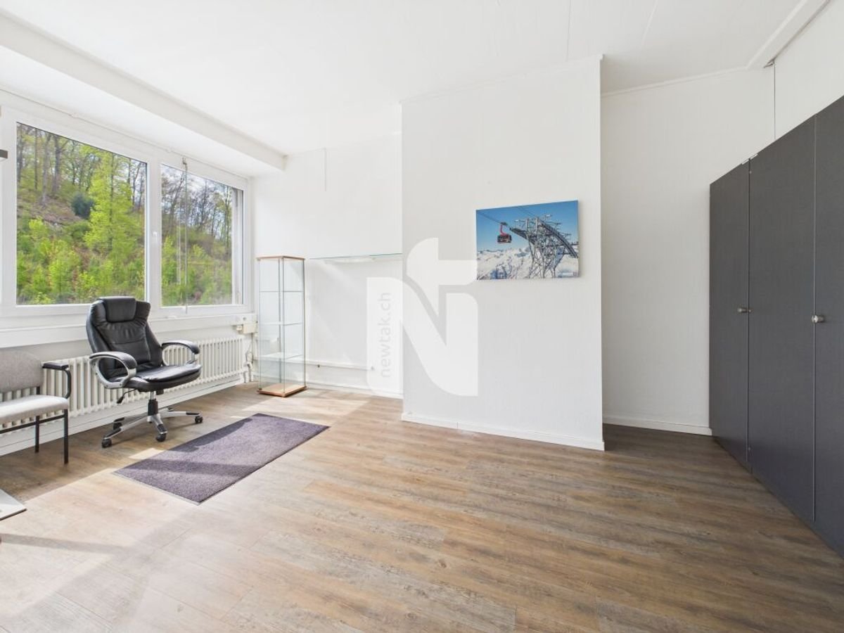 600m² office