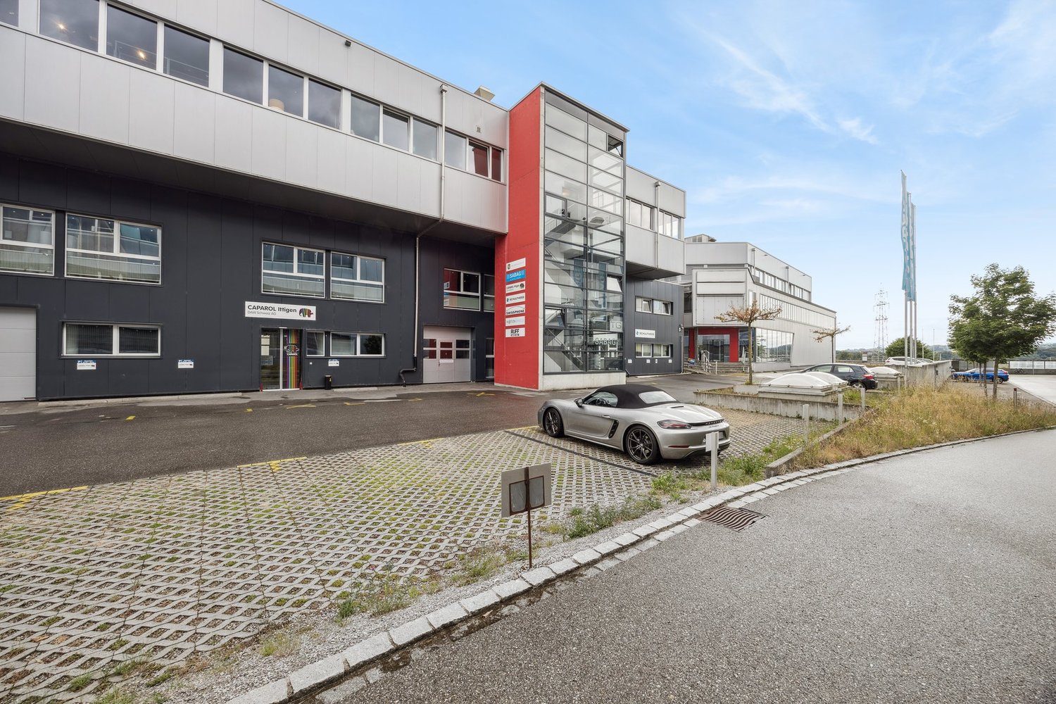 260m² office