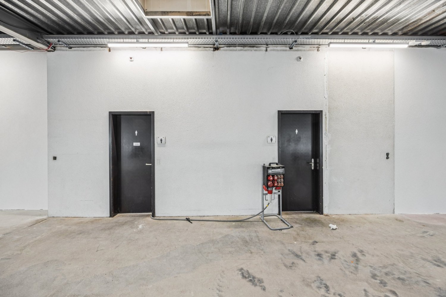 260m² office