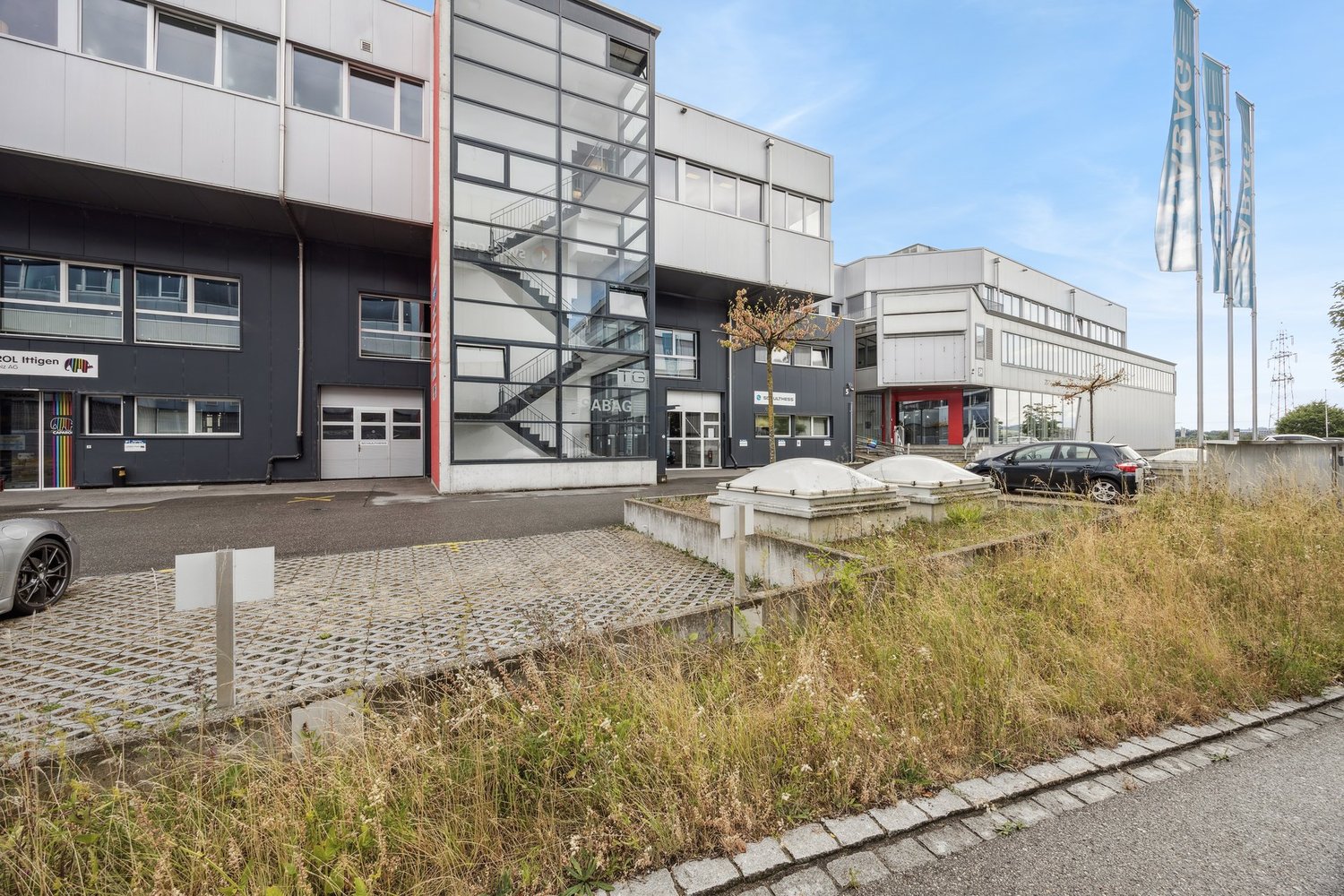 260m² office