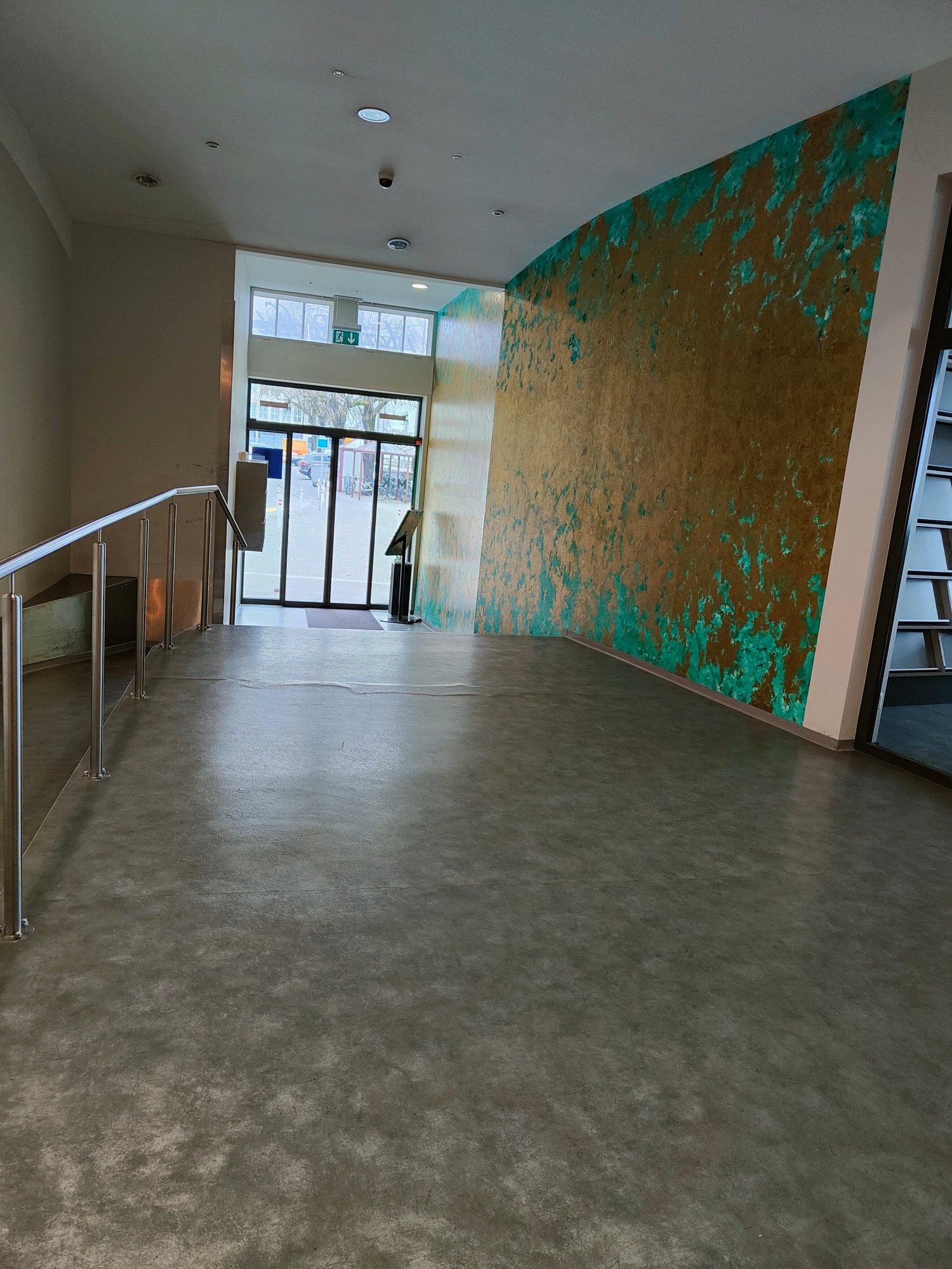 80m² office