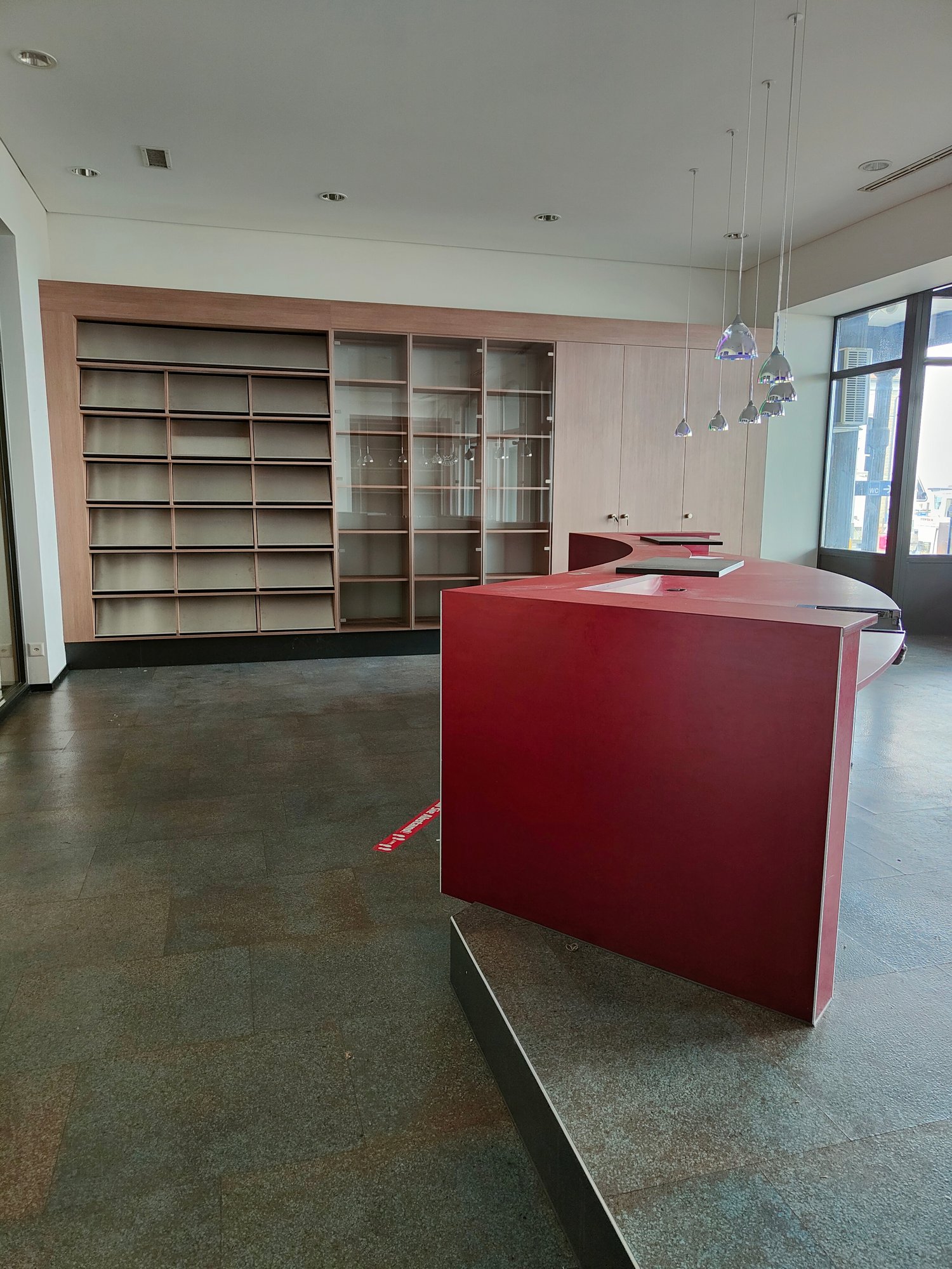 80m² office