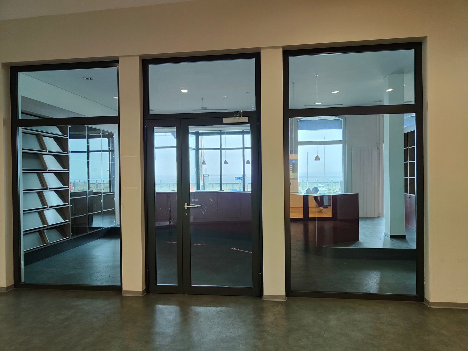 80m² office